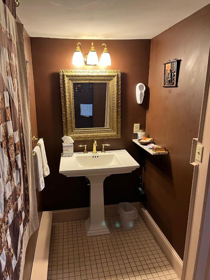 Chester Inn Екстер'єр фото