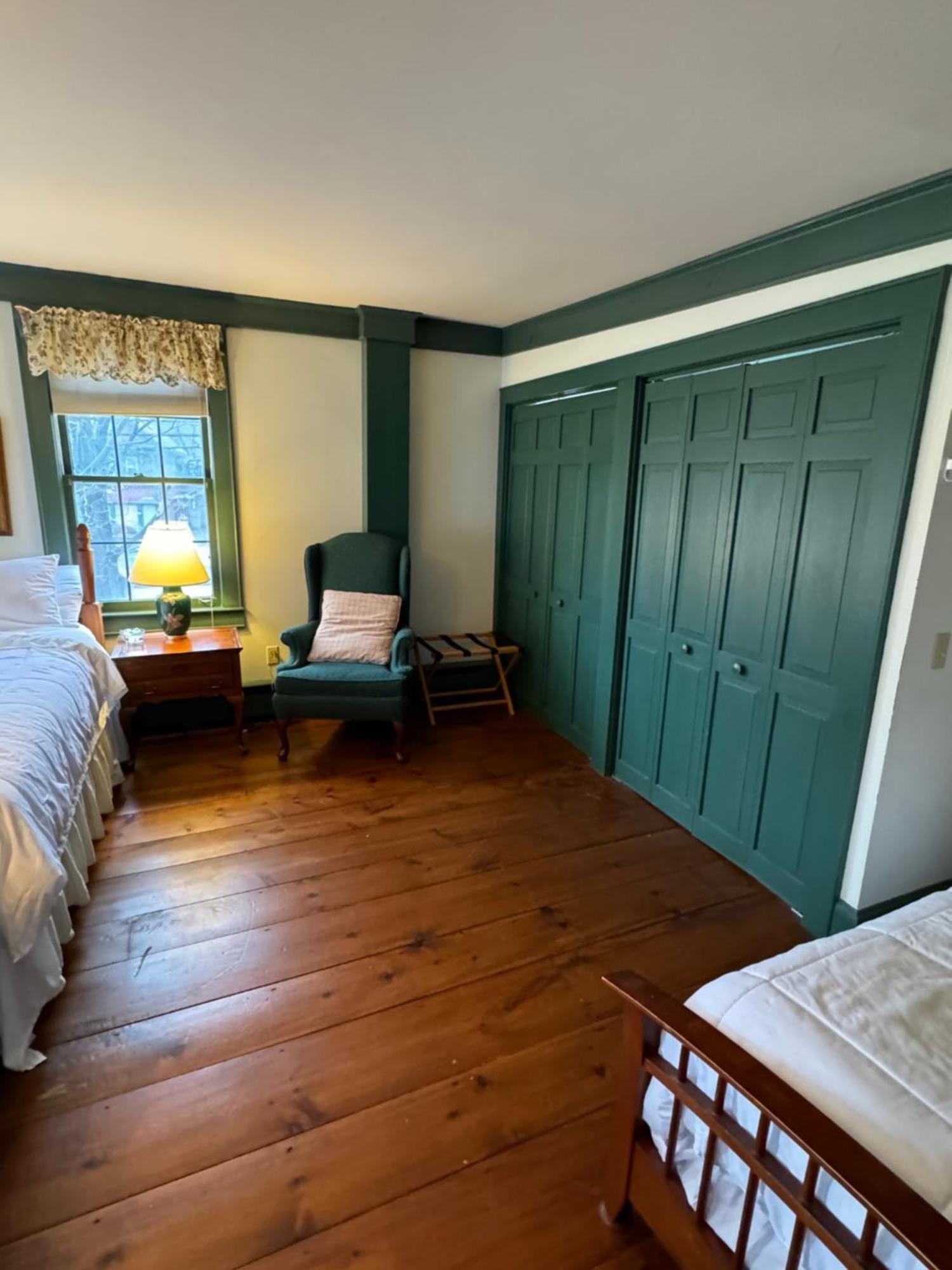 Chester Inn Екстер'єр фото