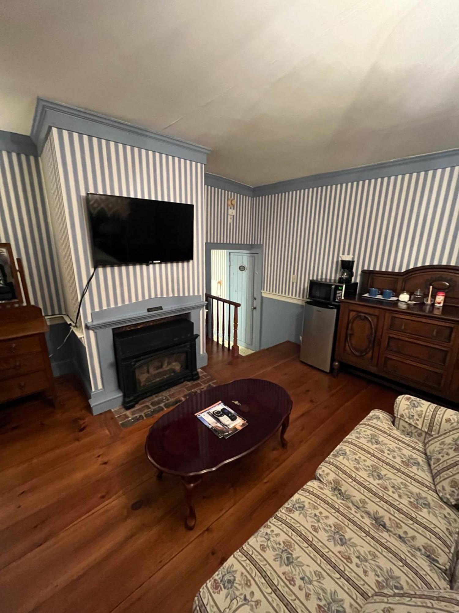 Chester Inn Екстер'єр фото